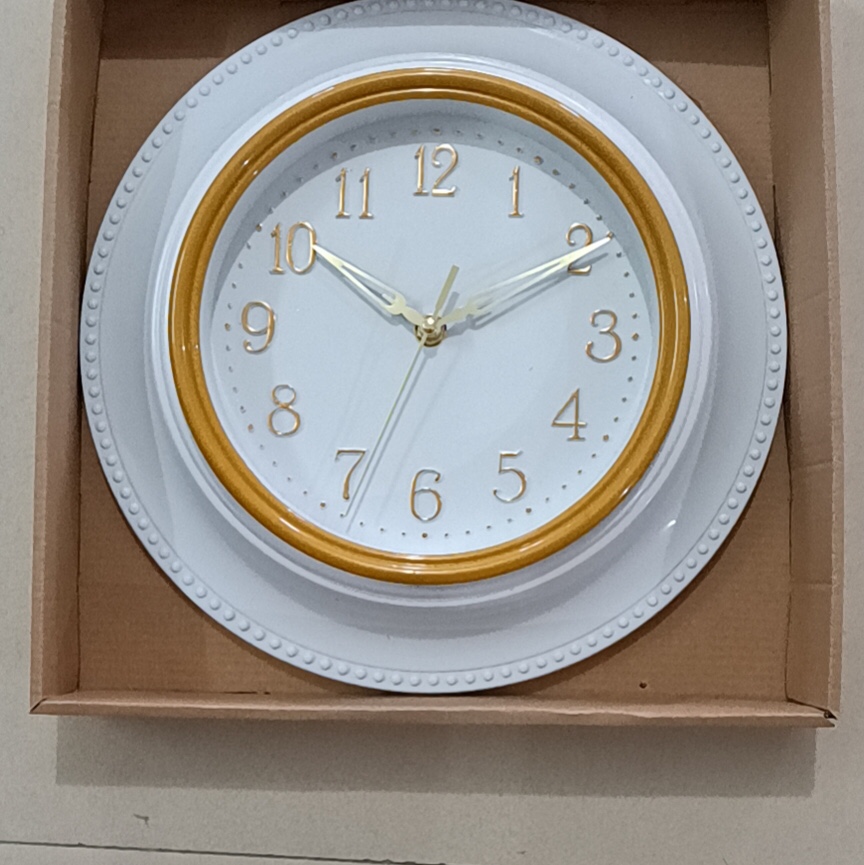 5004 White wall clock