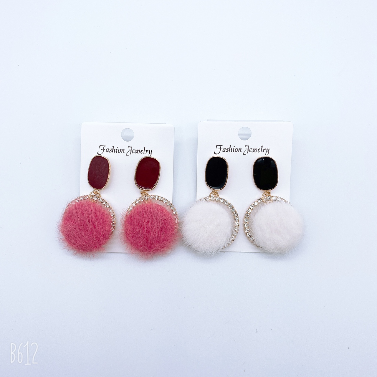 Autumn and winter new Korean-style furry ball oil drop earrings, fashionable, elegant and stylish earrings