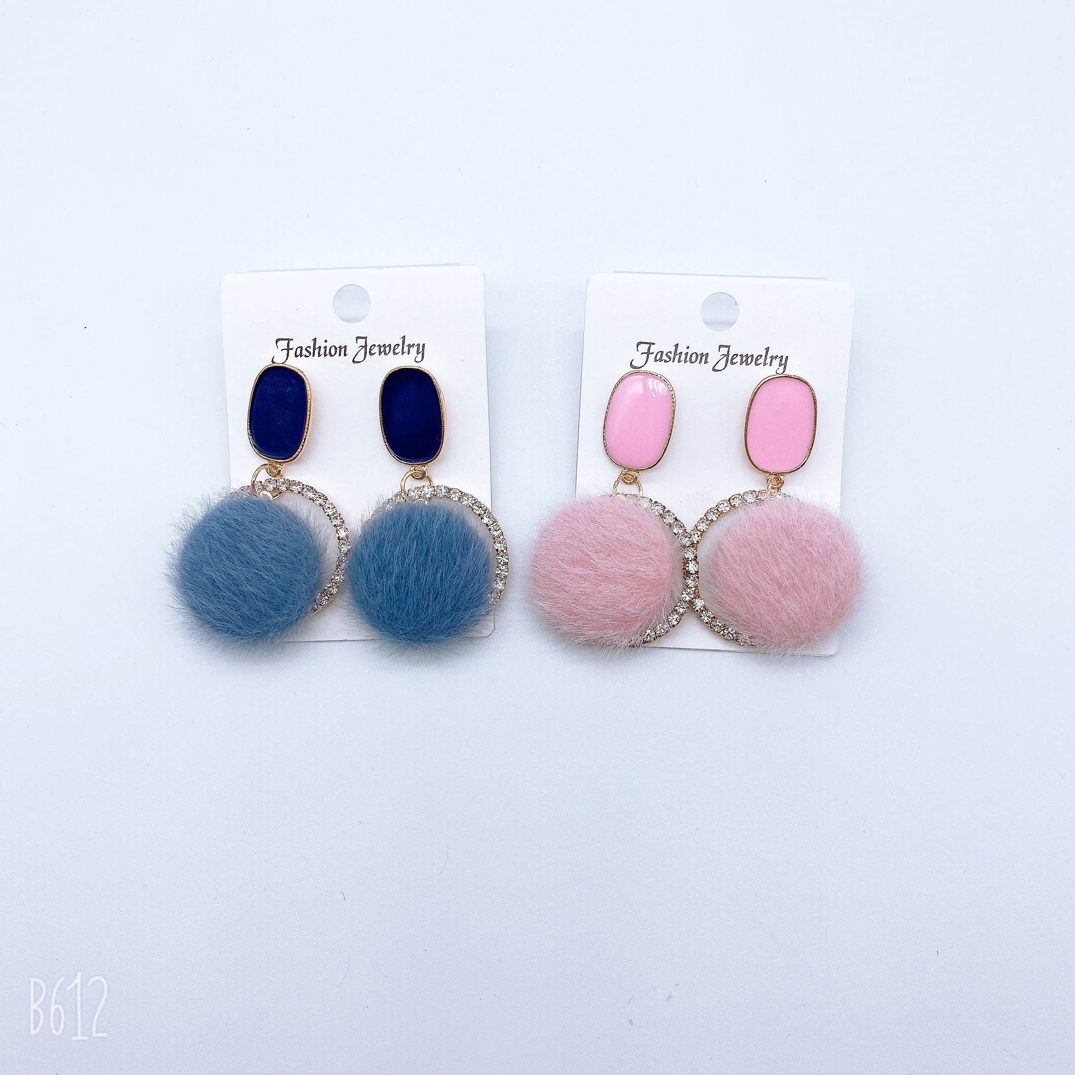 Autumn and winter new Korean-style furry ball oil drop earrings, fashionable, elegant and stylish earrings details Picture