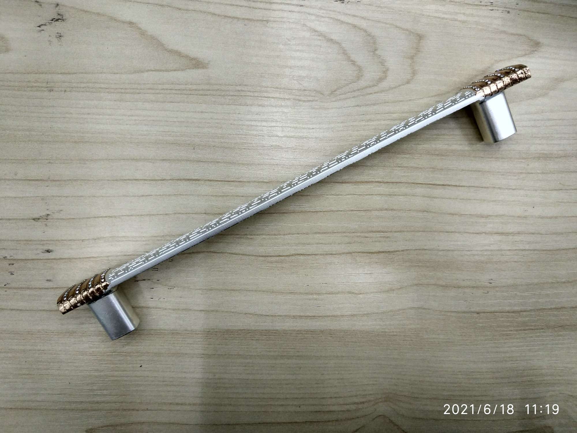The drawer features a silver-white gold vintage handle details Picture
