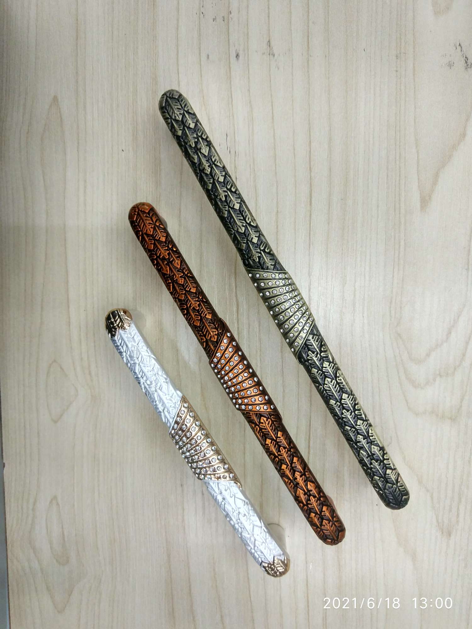 Modern retro European-style silver-white gold handle details Picture