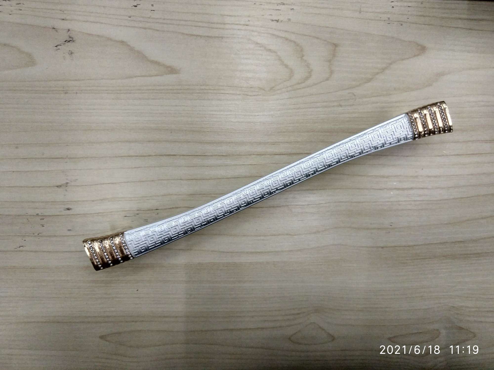 The drawer features a silver-white gold vintage handle Application Scenario