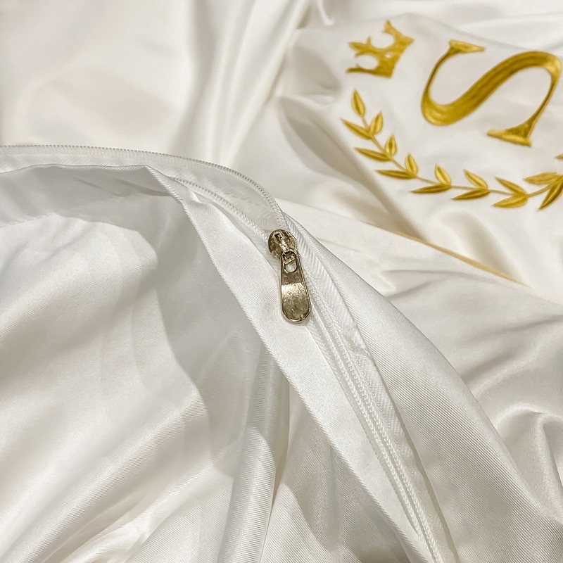 Washed silk embroidered four-piece set of bedding, bed sheet and quilt cover, four pieces of bedding, bed sheet and quilt cover Application Scenario