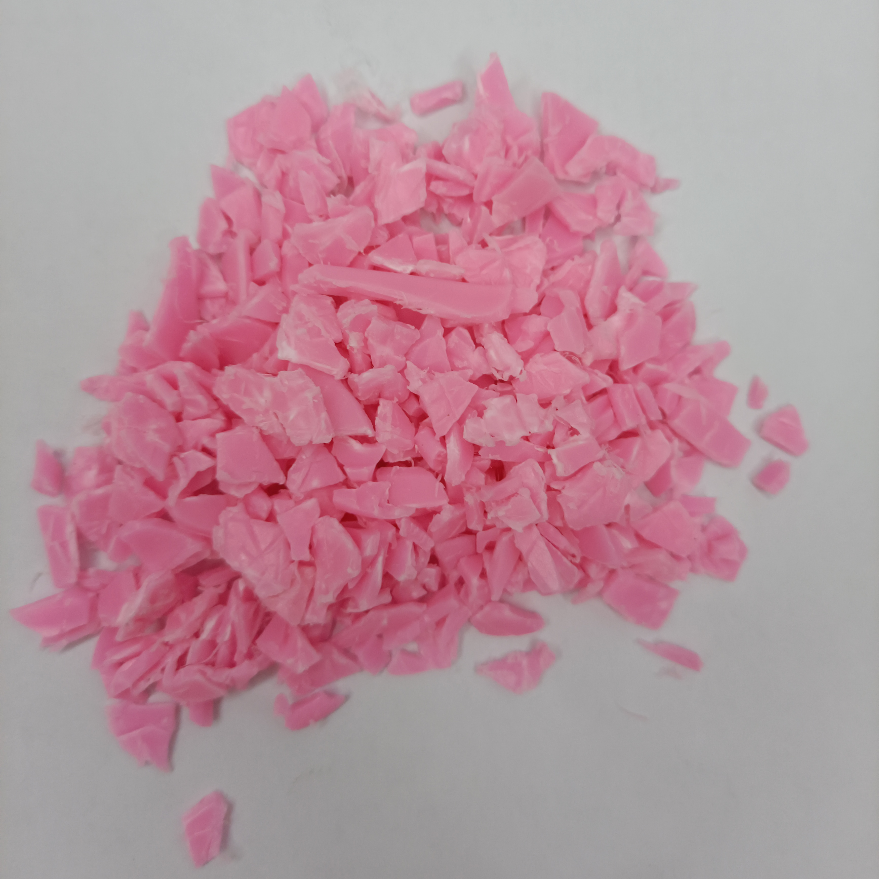 The price of pink acrylic plastic particles is negotiable, with a minimum order quantity of 1 ton
