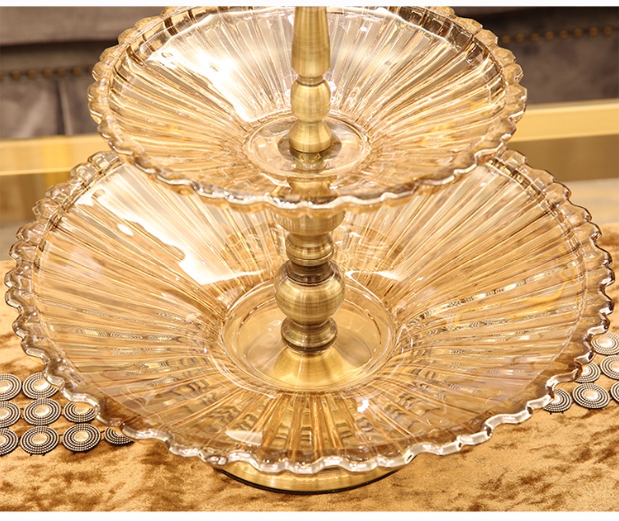 European-style double-layer glass fruit platter, modern creative fruit platter, dried fruit platter, home living room coffee table decoration, luxurious fruit basin detail image 3