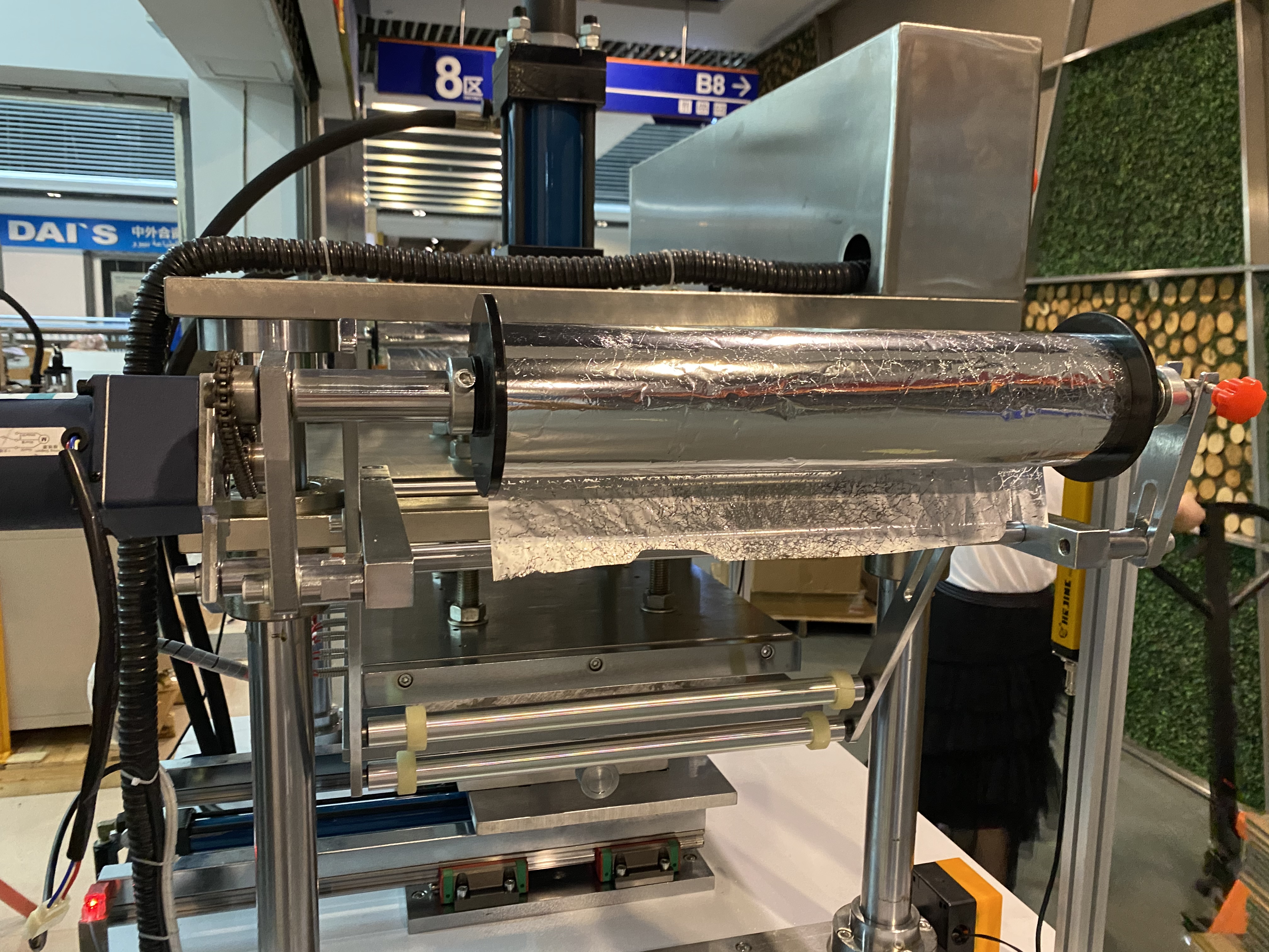 Hydraulic automatic entry and exit of hot stamping machine Application Scenario