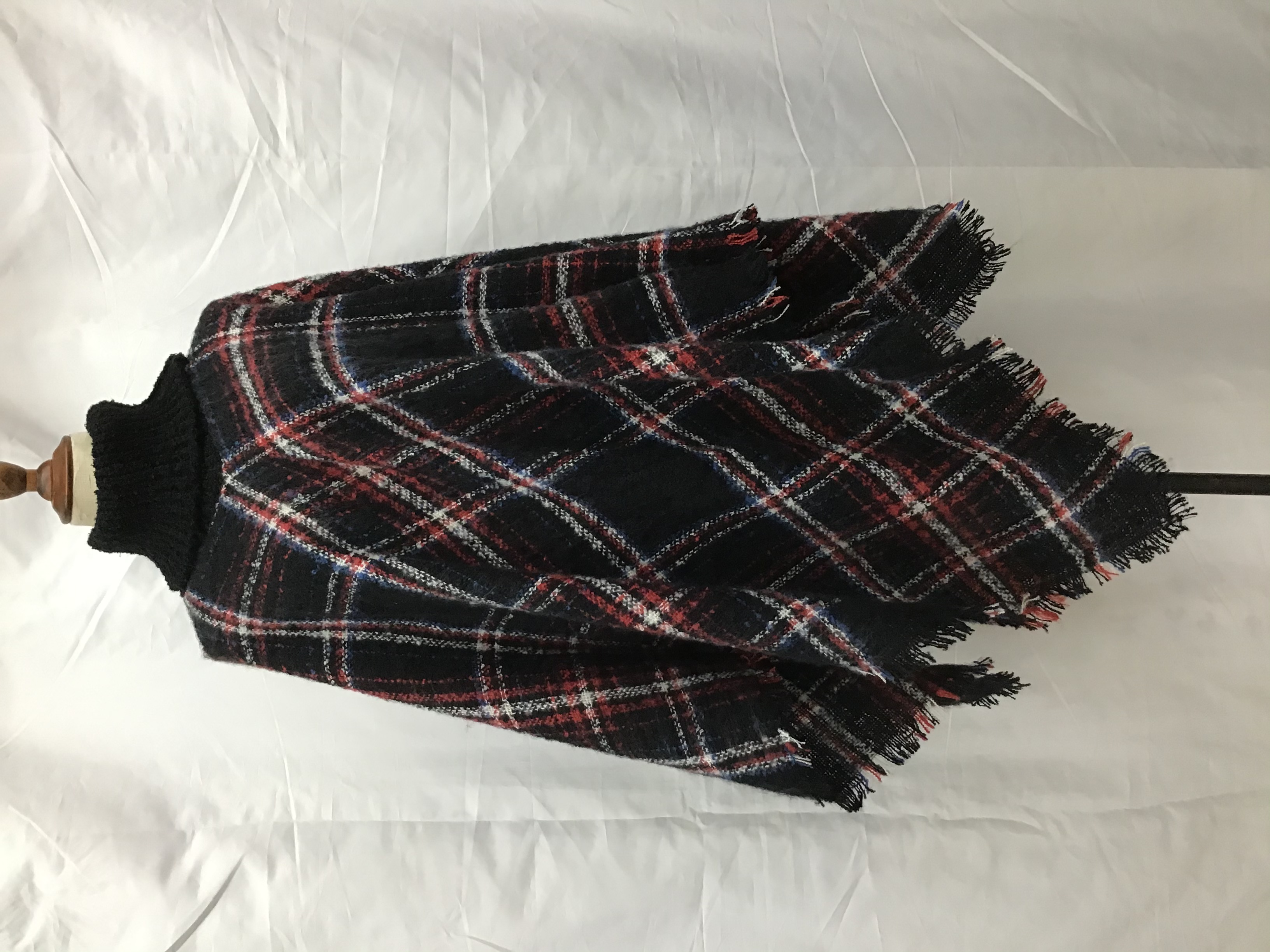 Manufacturers Direct Sales Autumn Winter Europe And The United States Fashion Trend New High-Neck Plaid Shawls details Picture