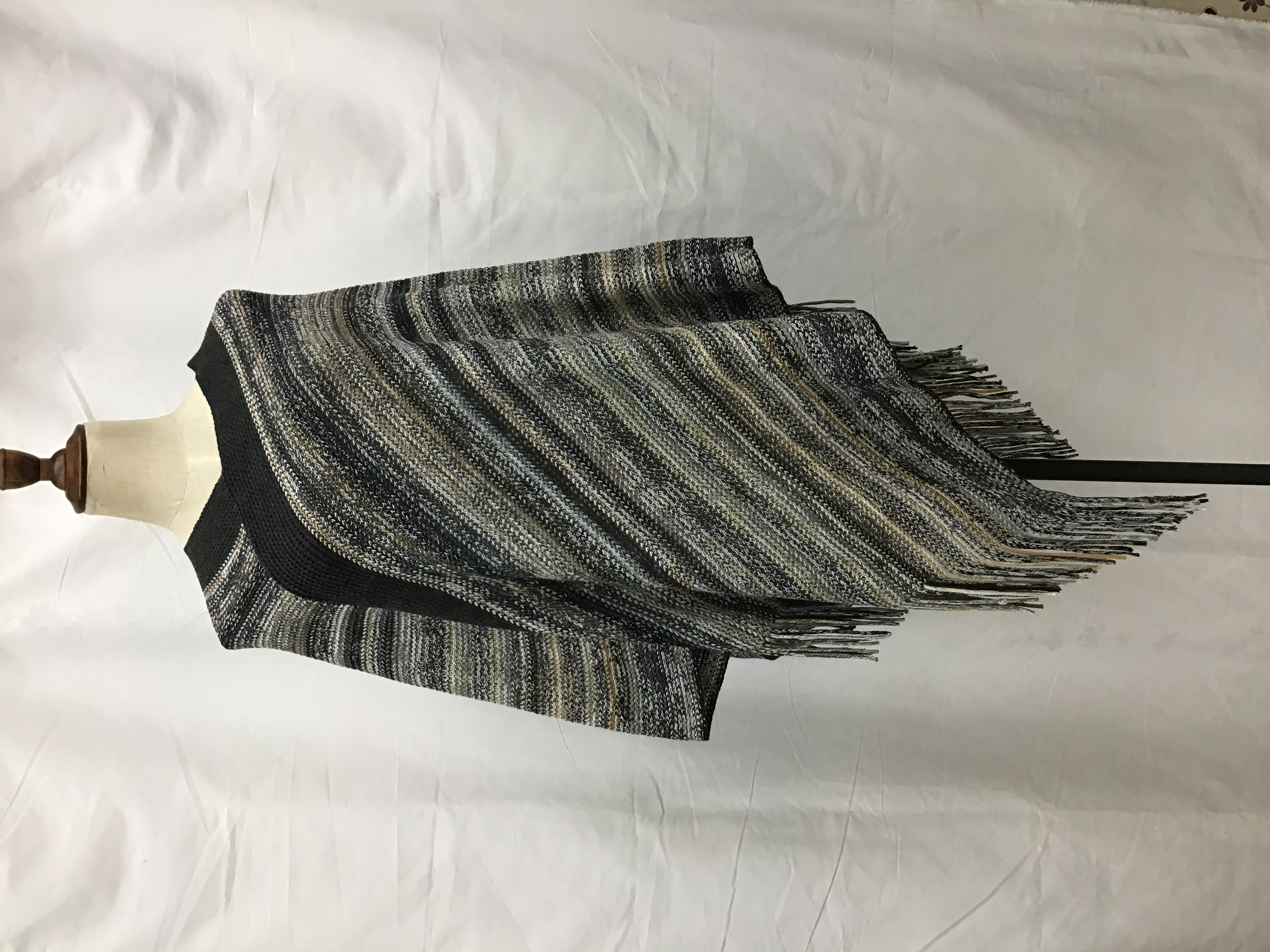 Manufacturers Direct Sales Autumn And Winter Europe And The United States Fashion Trend New Color Yarn Striped Shawls details Picture