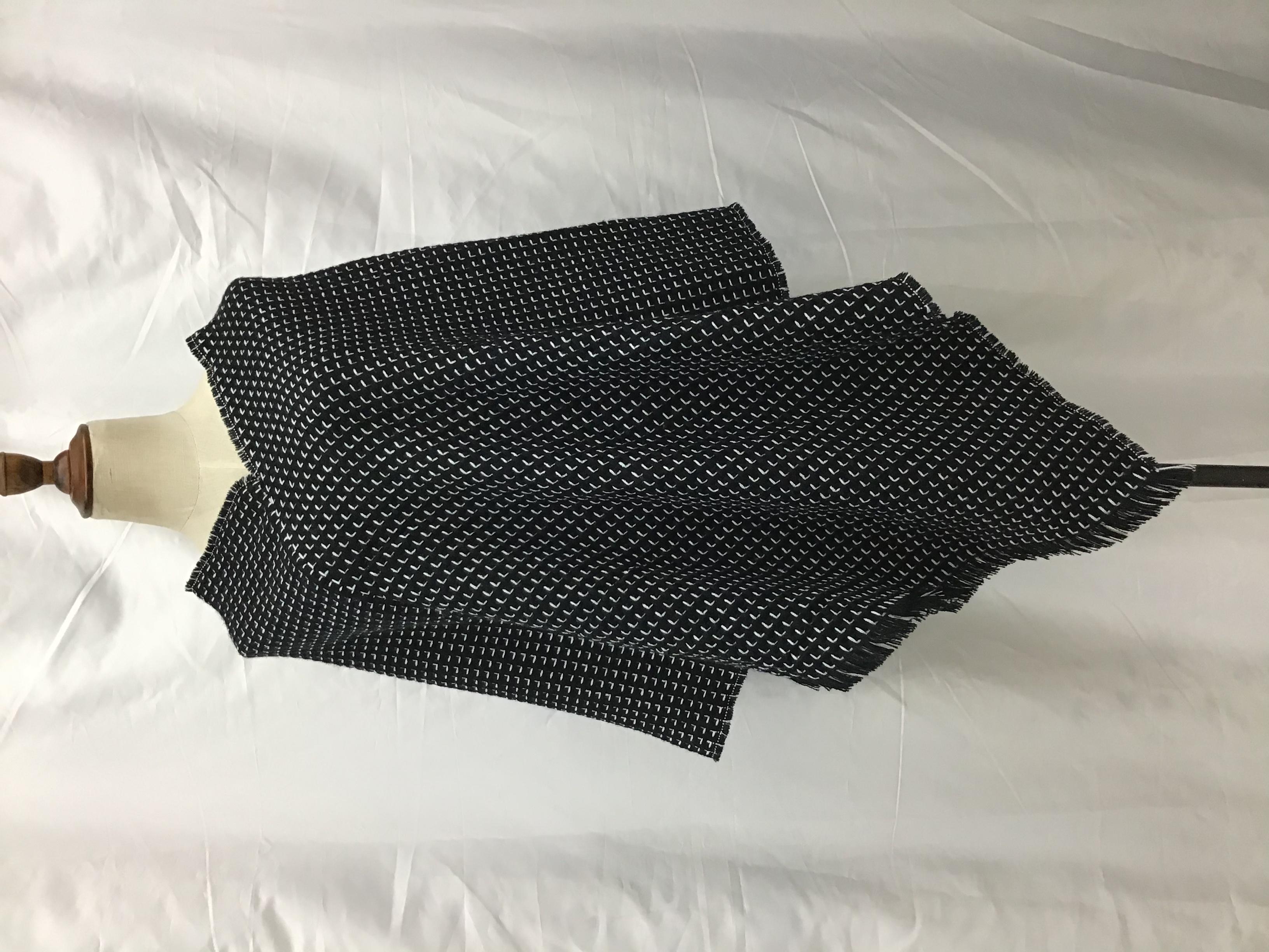 Manufacturers Direct Sales Autumn And Winter Europe And The United States Fashion Trend New Small Fragrant Wind Cape Specification drawing
