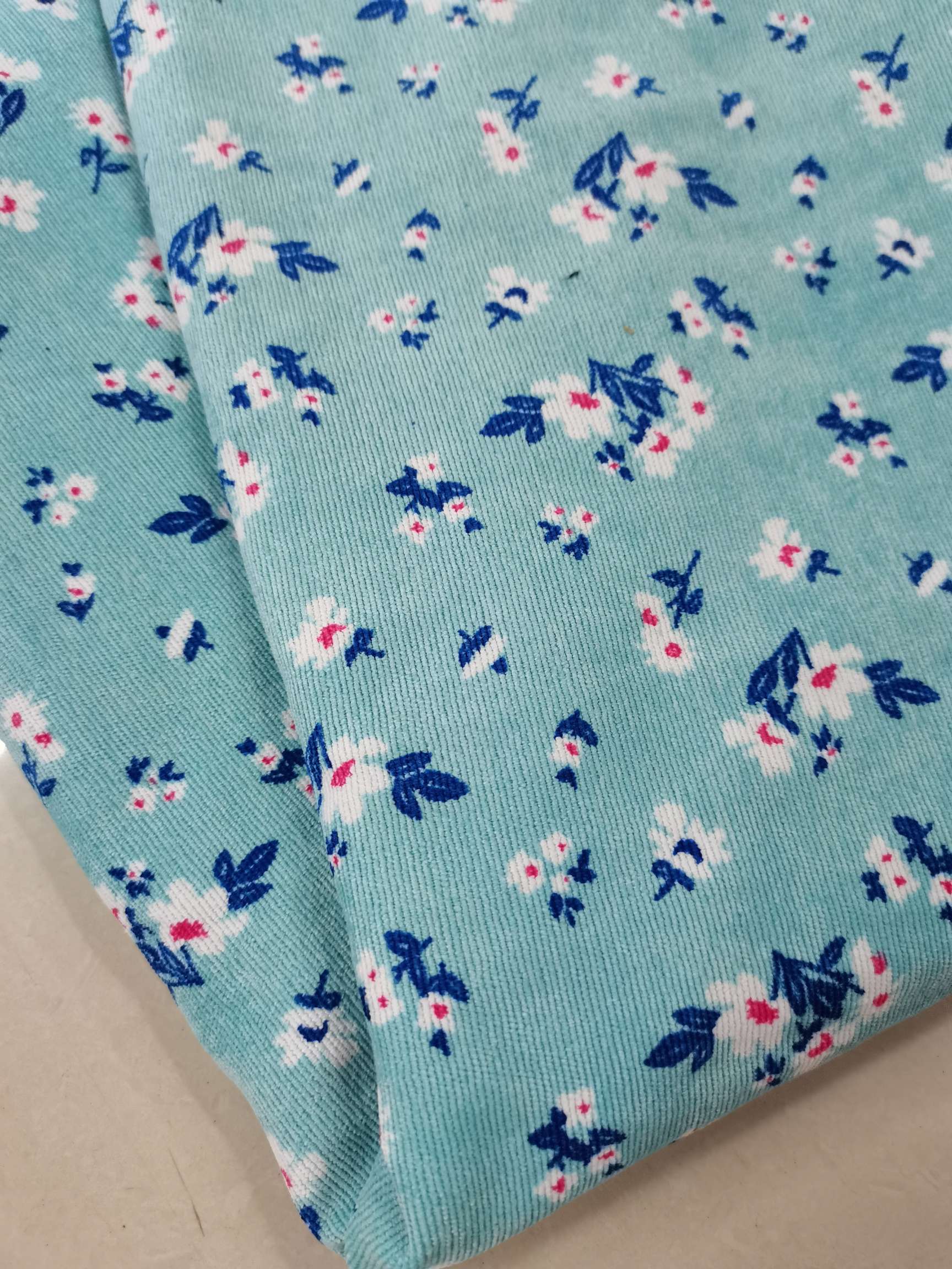 3色小碎花  灯芯绒  印花布  条纹花布厂家直销零售批发现货线下实体店详情4