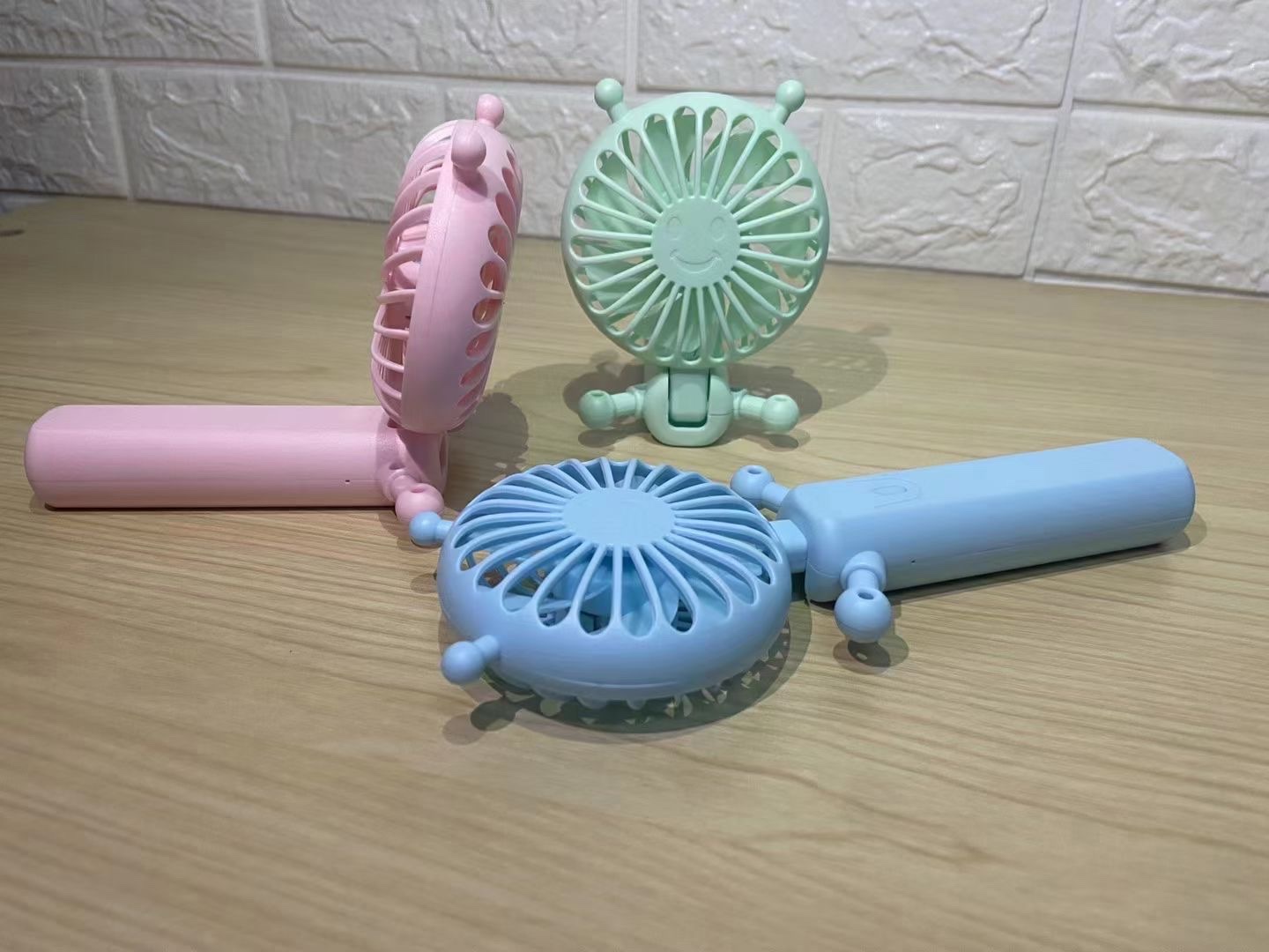 Folding fan detail image 1
