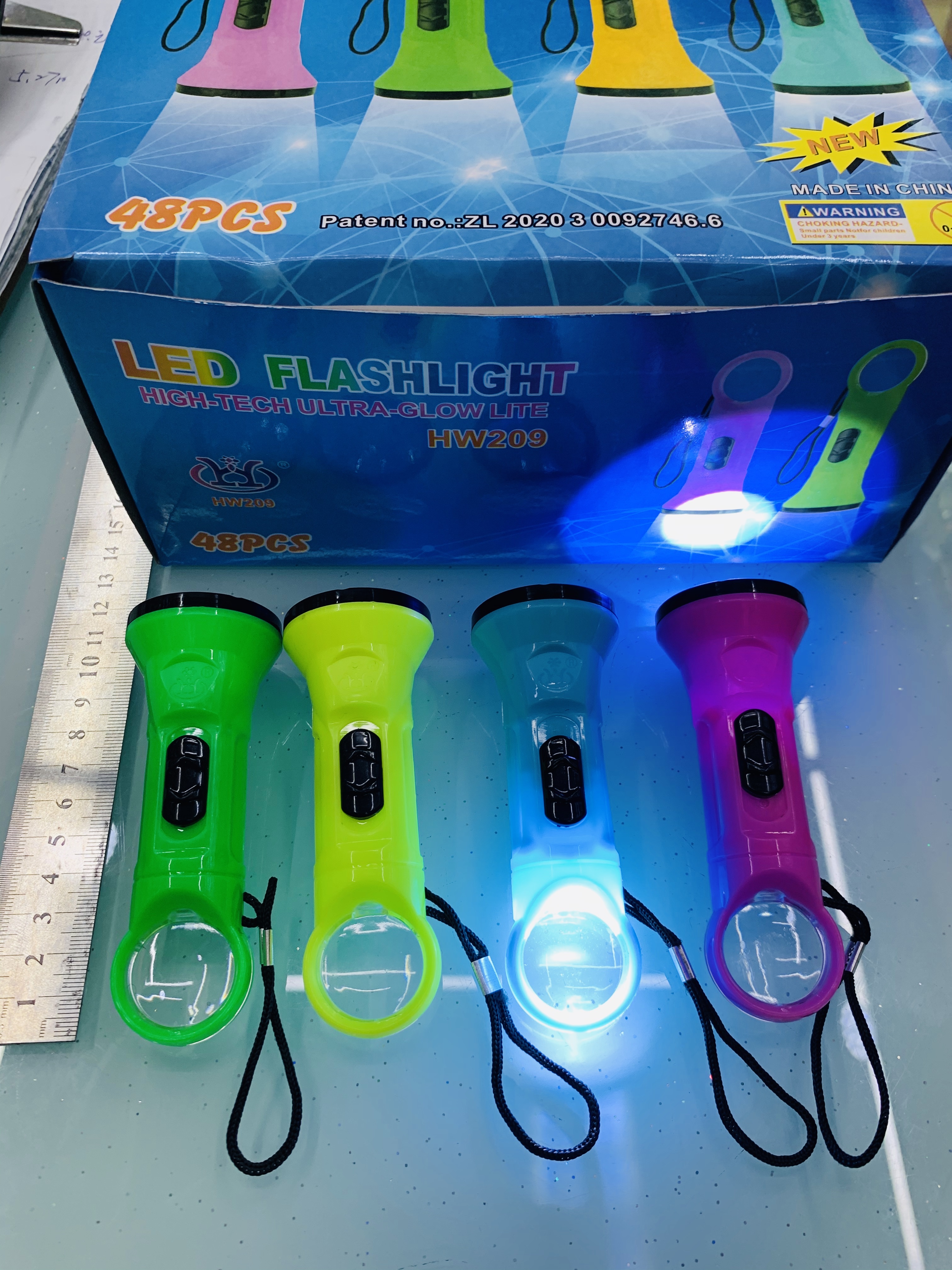放大镜手电筒 LED手电筒 两头带灯电筒 塑料手电筒老人小孩都可使用电筒详情图3