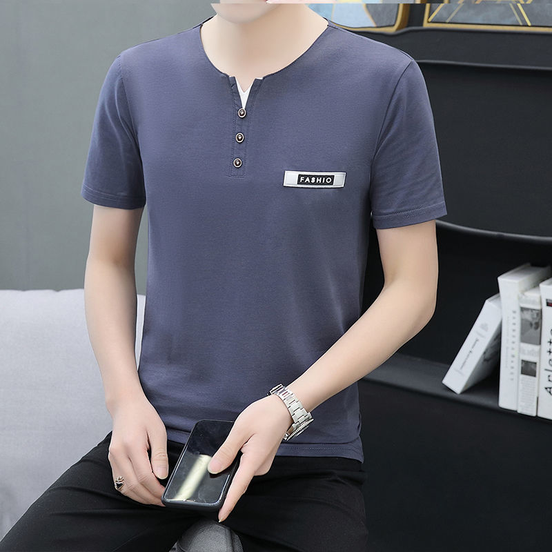 A new Korean-style, trendy, loose and versatile men's top for men