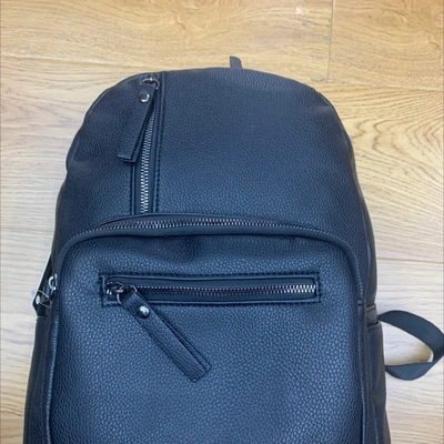 Leather Backpack With Vertical Pull