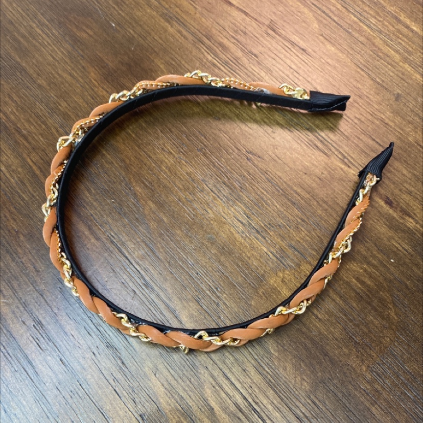 The manufacturer offers free shipping on candy-colored wide-brimmed hair bands, high headbands for women, facial cleansing headbands, and popular spring and summer hair accessories and hair bundles