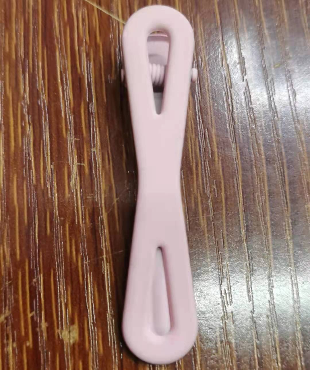 The classic and fresh figure-eight hairpin grab headwear is fashionable and durable details Picture