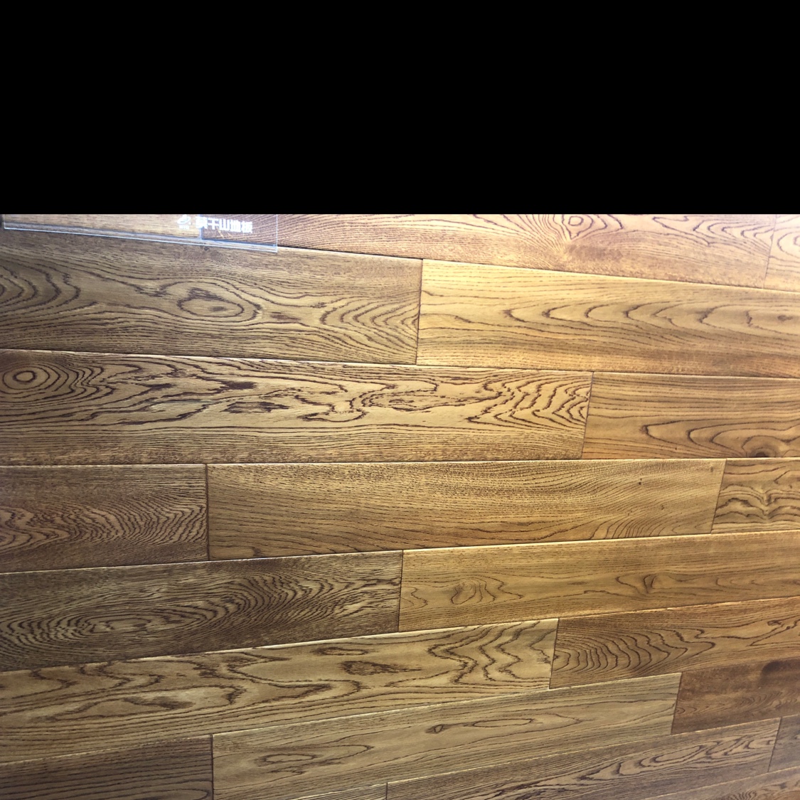 The floor heating system made of white oak wood in Moganshan is full of gold and jade detail image 1