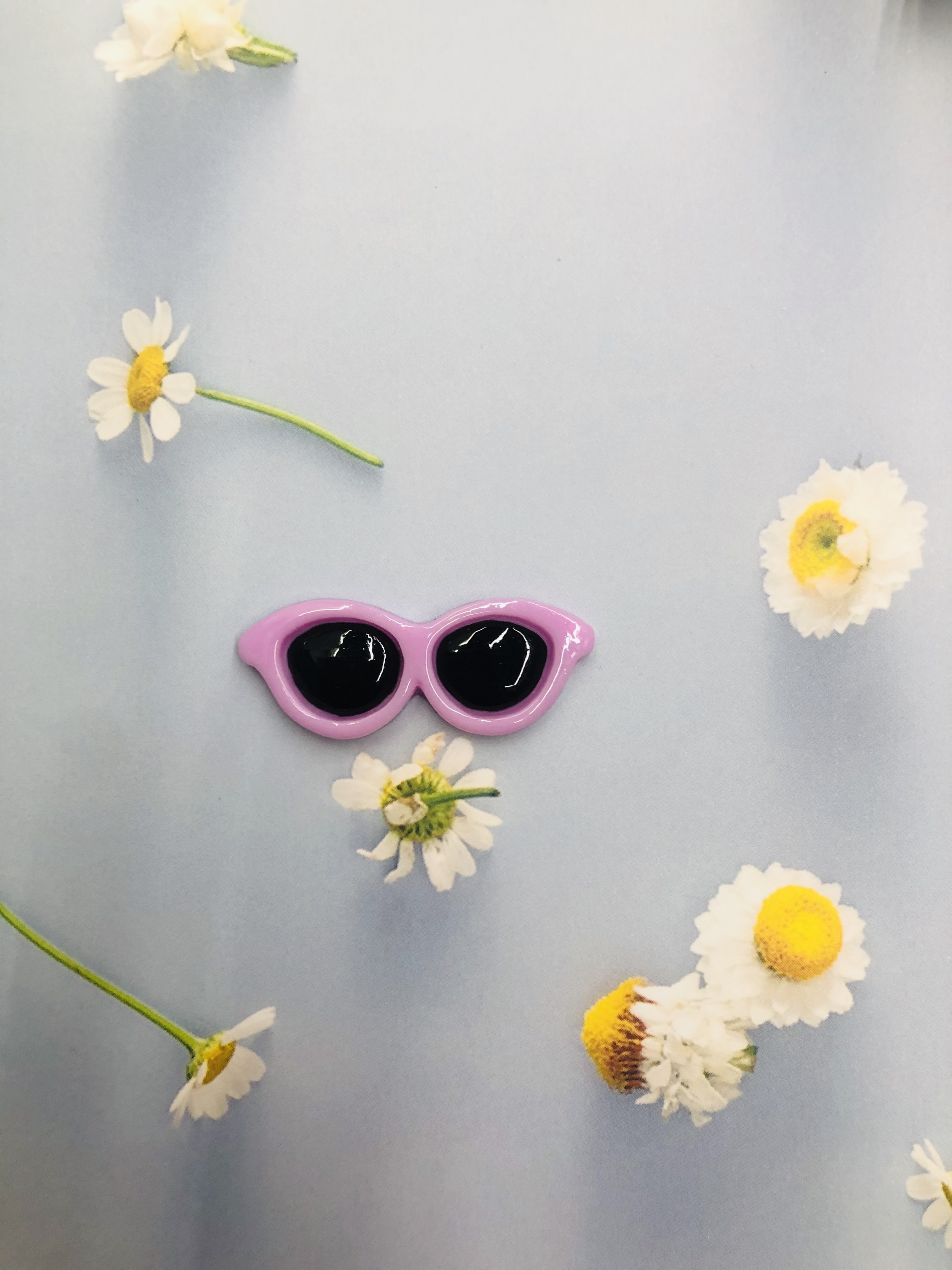 Round Resin Glasses Application Scenario