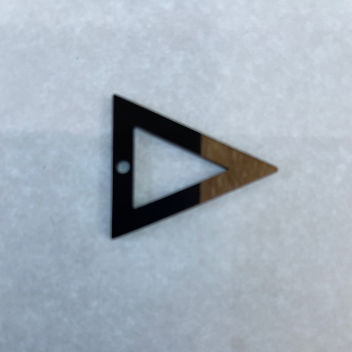 Resin triangular jewelry accessories, exaggerated pendant decorative pendant details Picture
