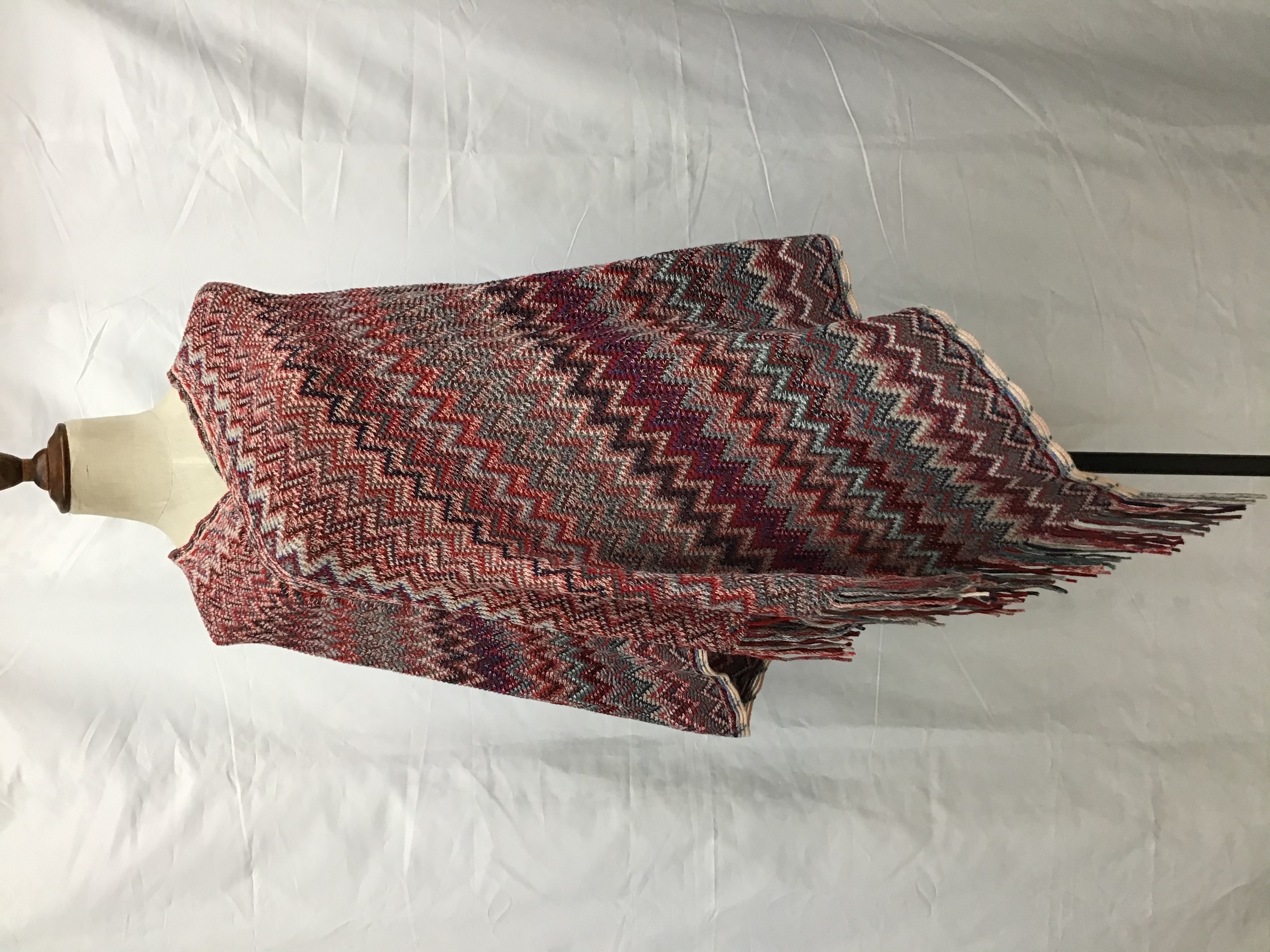 Manufacturers Direct Sales Autumn And Winter Europe And The United States Fashion Trend New Colorful Wave Shawls details Picture