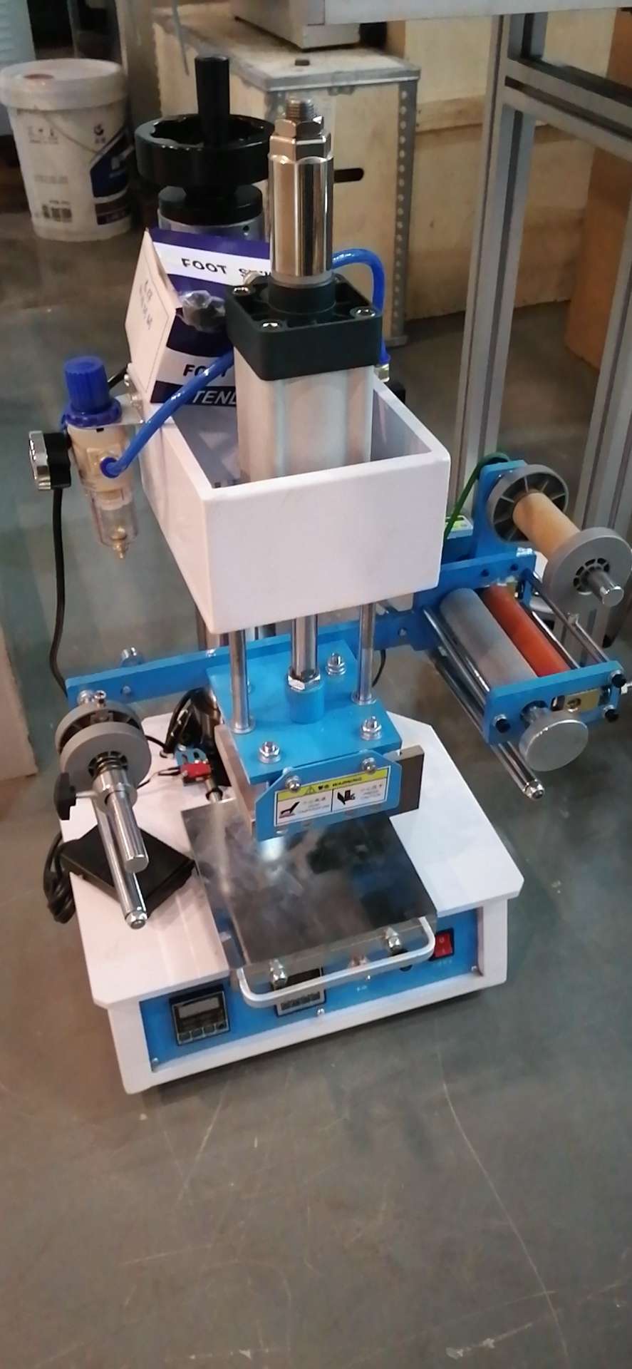 The 120-type pneumatic hot stamping machine can be adjusted to a height of 25 cm with a deposit Application Scenario