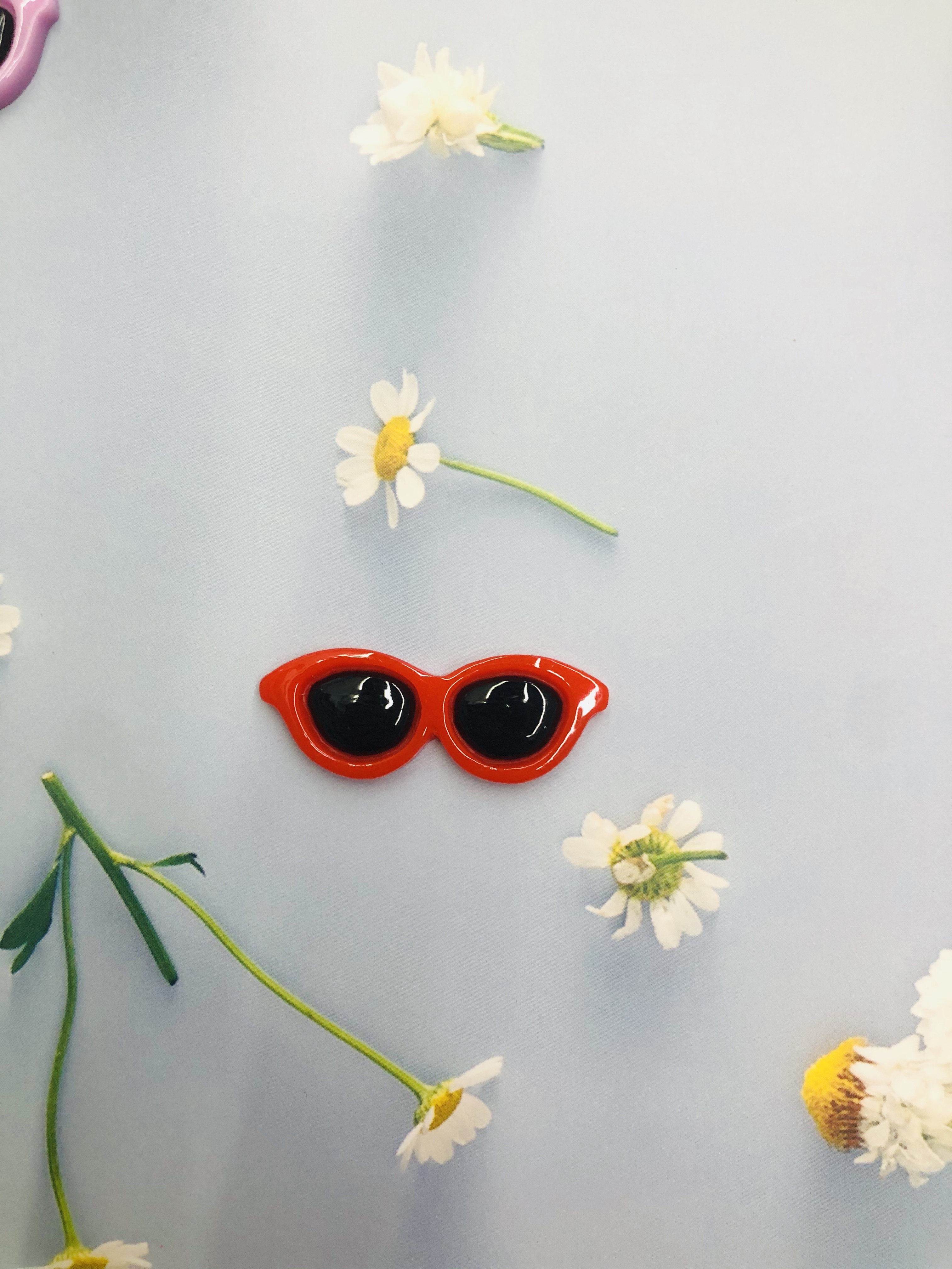 Round Resin Glasses full figure