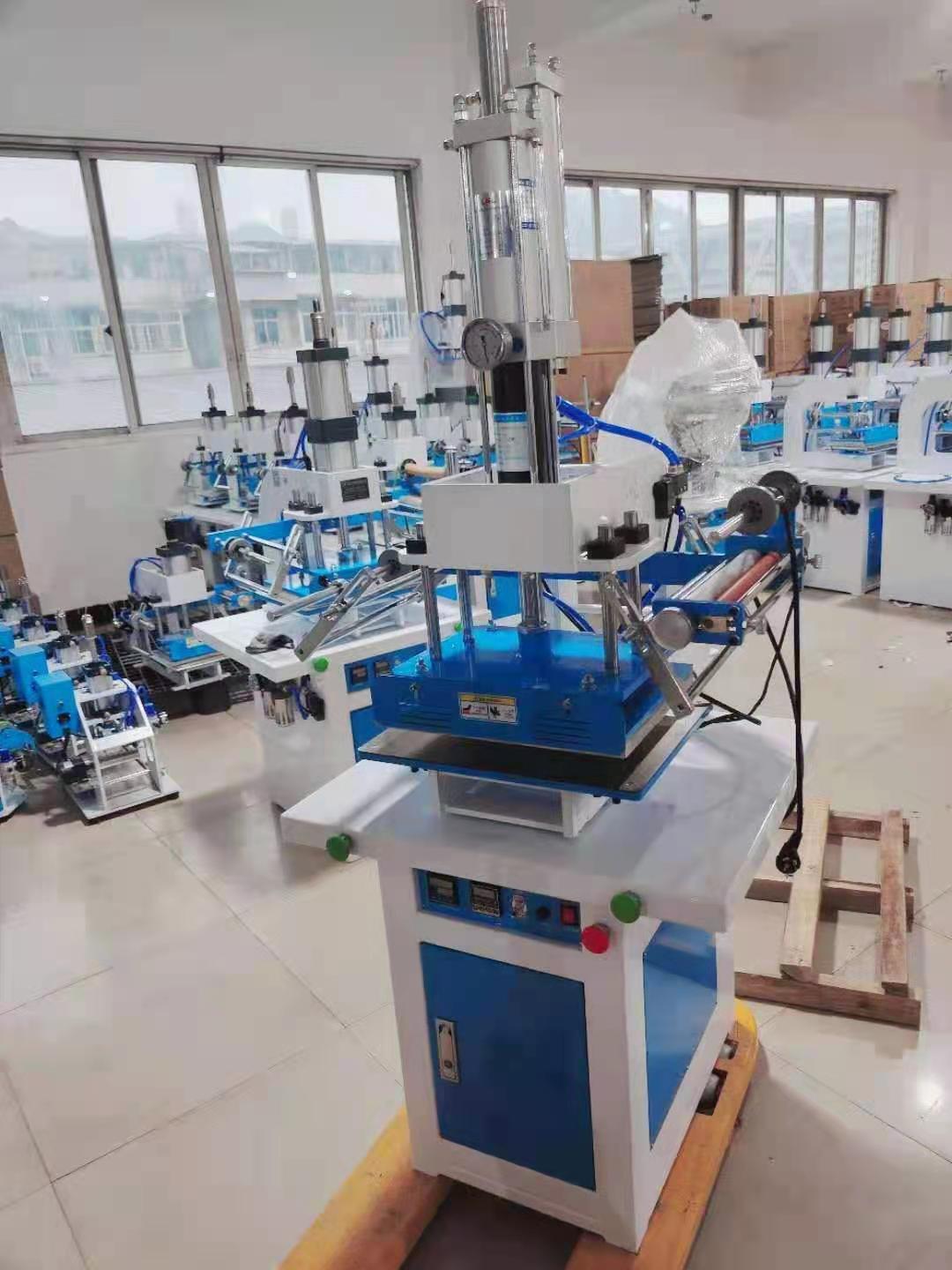 The 400 heavy-duty gas-liquid steel hot stamping machine has a maximum pressure of 3 tons details Picture