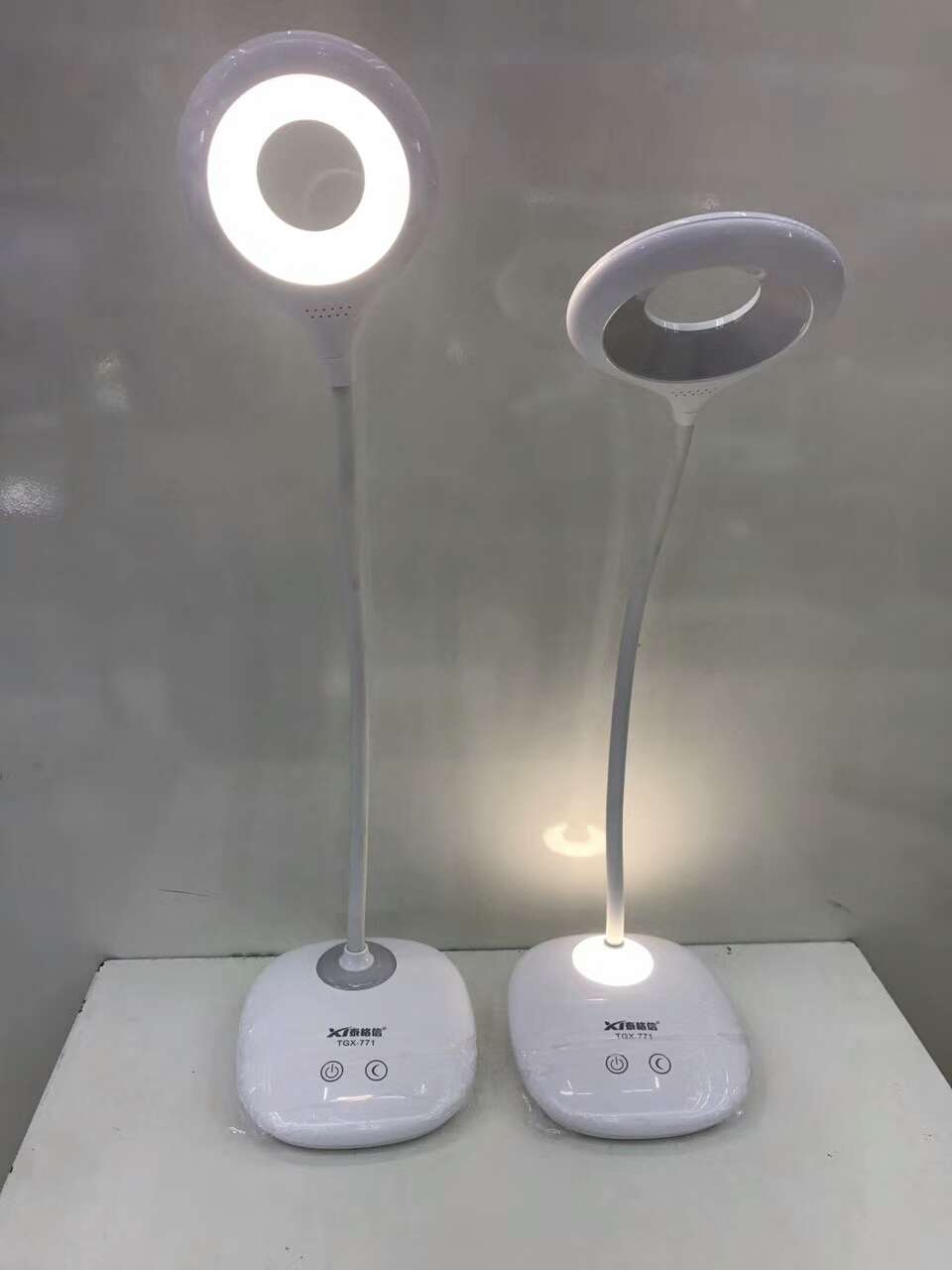 Tegxin LED Lithium Battery Touch eye-protecting Desk Lamp TGX-771 Application Scenario