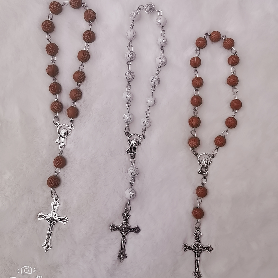 FLY35 Europe and the United States hot vintage rosary Catholic ornaments, the cross of the Virgin Mary rosary religious necklace for men and women