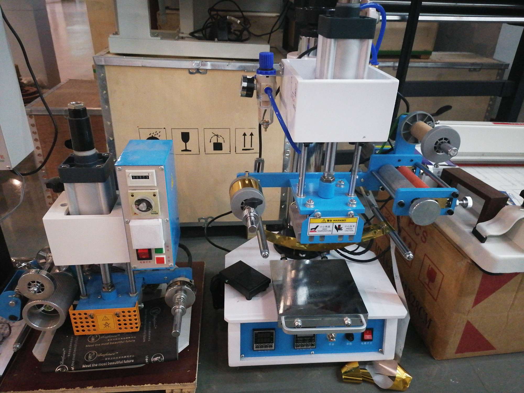 The 120-type pneumatic hot stamping machine can be adjusted to a height of 25 cm with a deposit Specification image