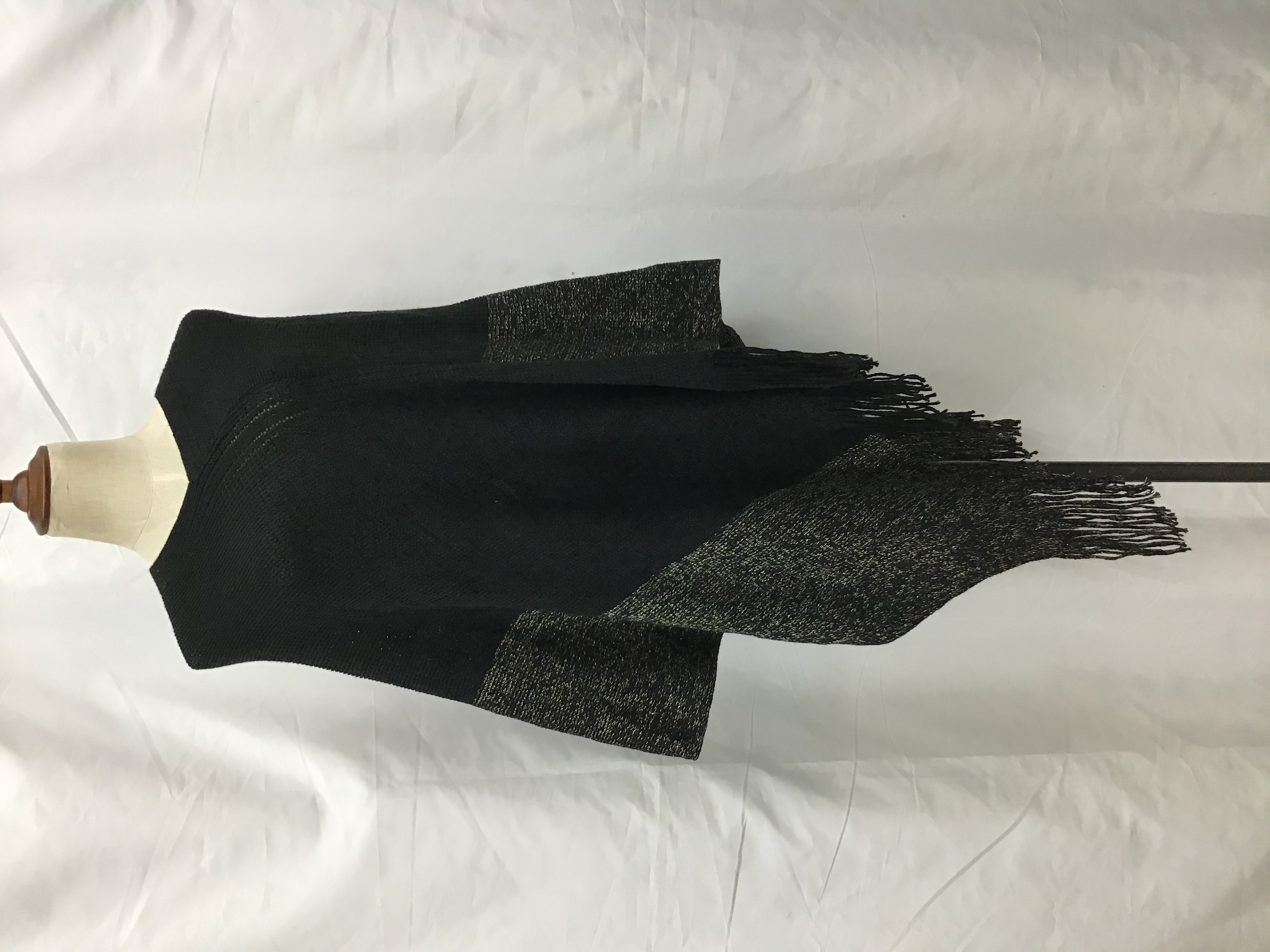 Manufacturers Direct Sales Autumn And Winter Europe And The United States Fashion Trend New Silver Wire Plate Shawls details Picture