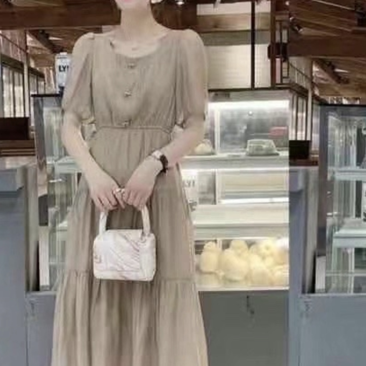 Tenska-colored dress