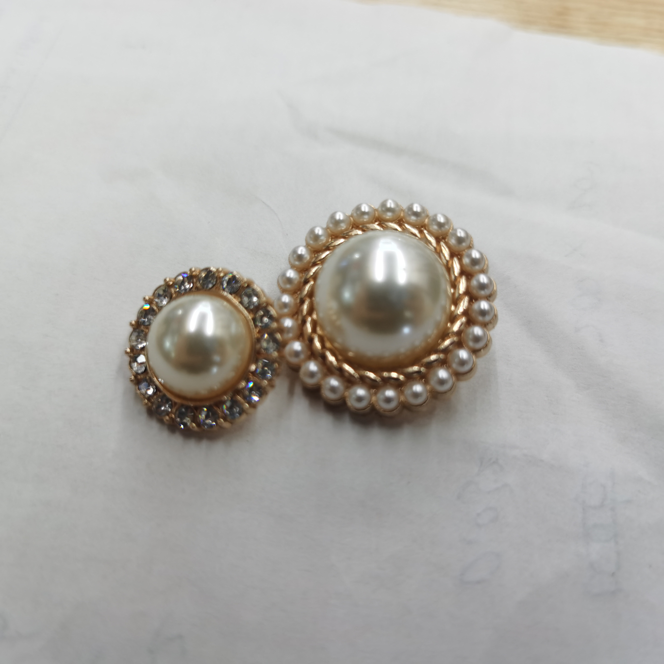 金属高脚珍珠纽扣女士衬衫雪纺衫纽扣亚克力钻扣火爆热销