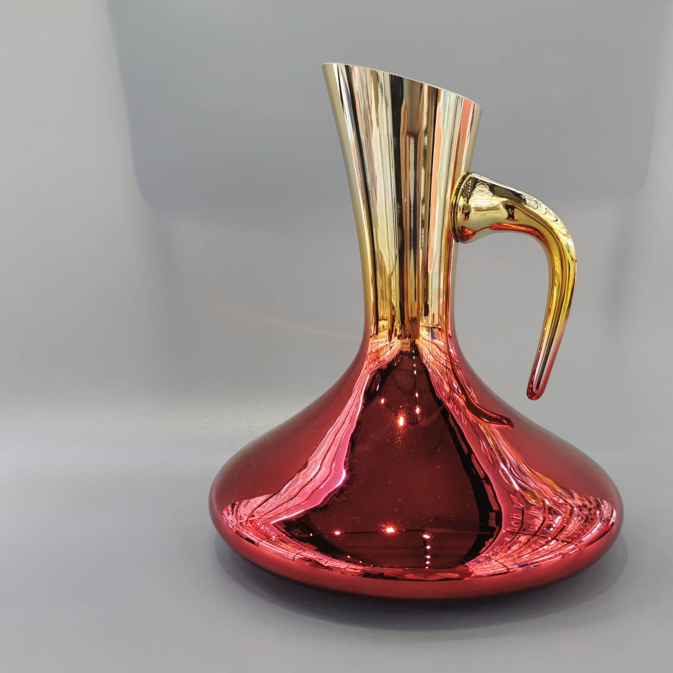 6907 Golden Red Decanter