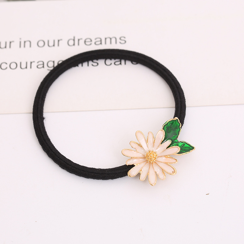 Japonés y coreano chic y elegante aro de pelo blanco con flor de pera adornos de cabello de cuerda adornos de cabello de banda de cuero clips de borde clips de flequillo al por mayor details Picture