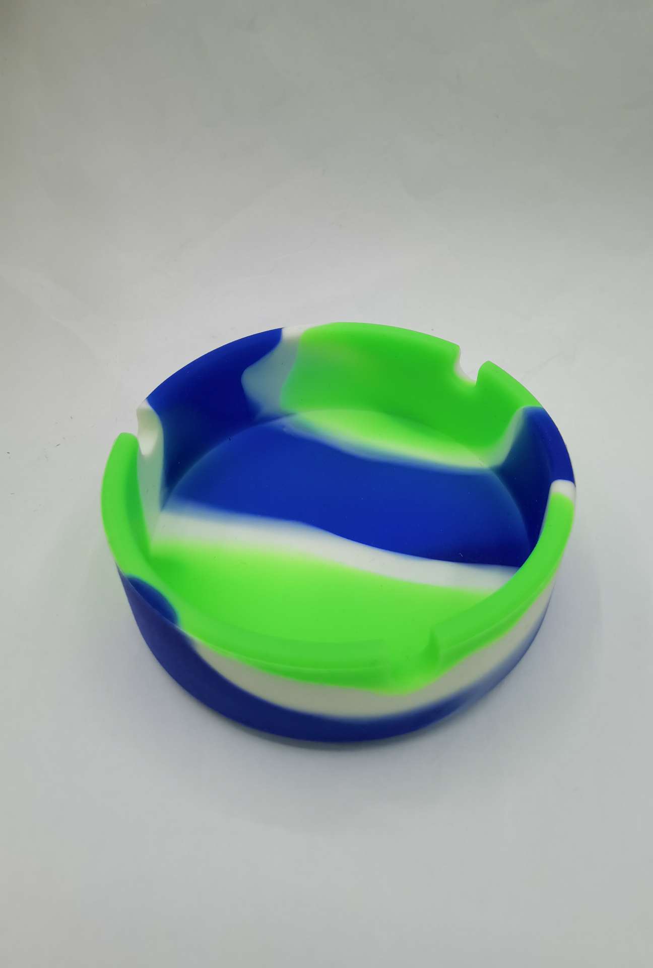 硅胶烟灰缸产品图