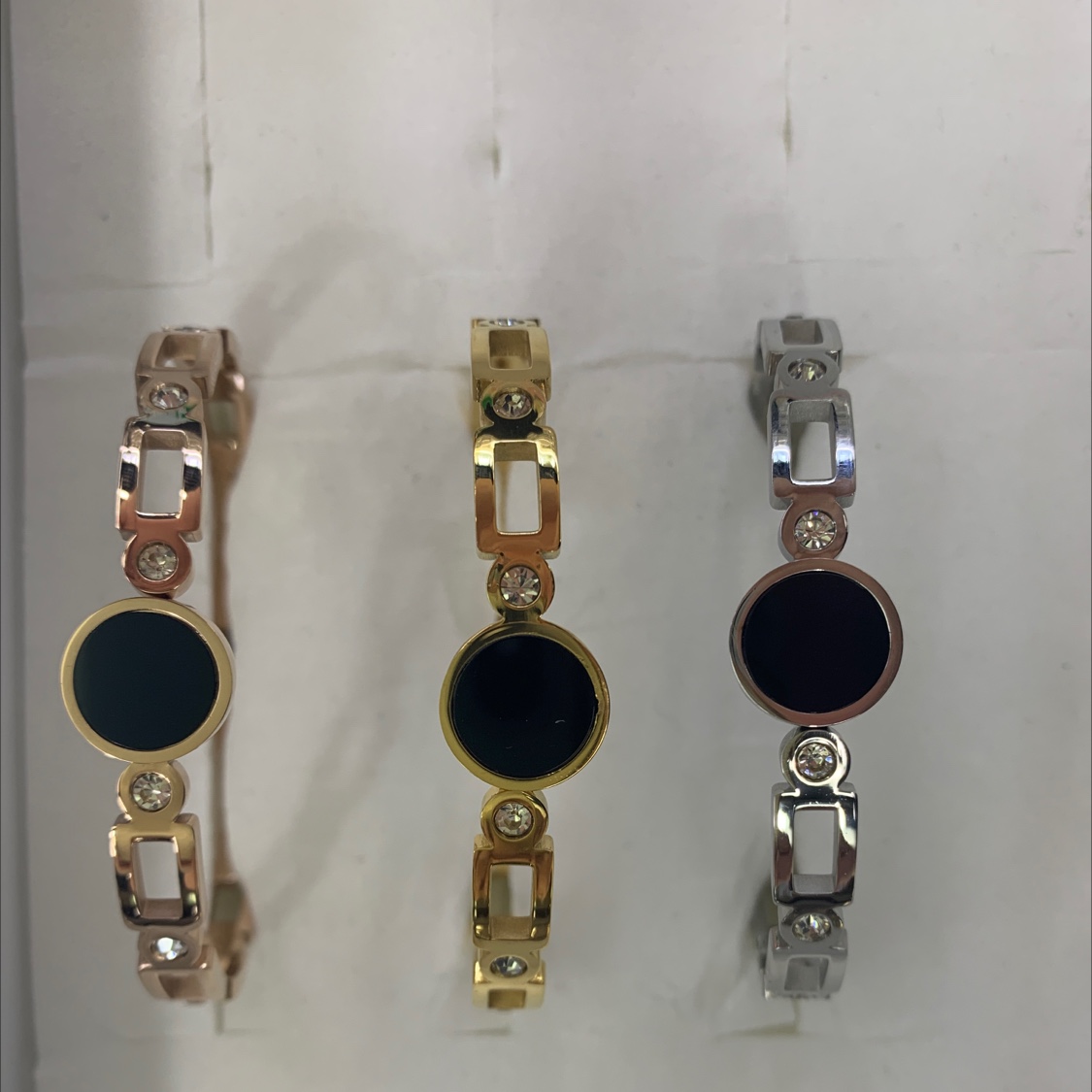 钛钢手镯（镶锆石、镂空）国潮商品图