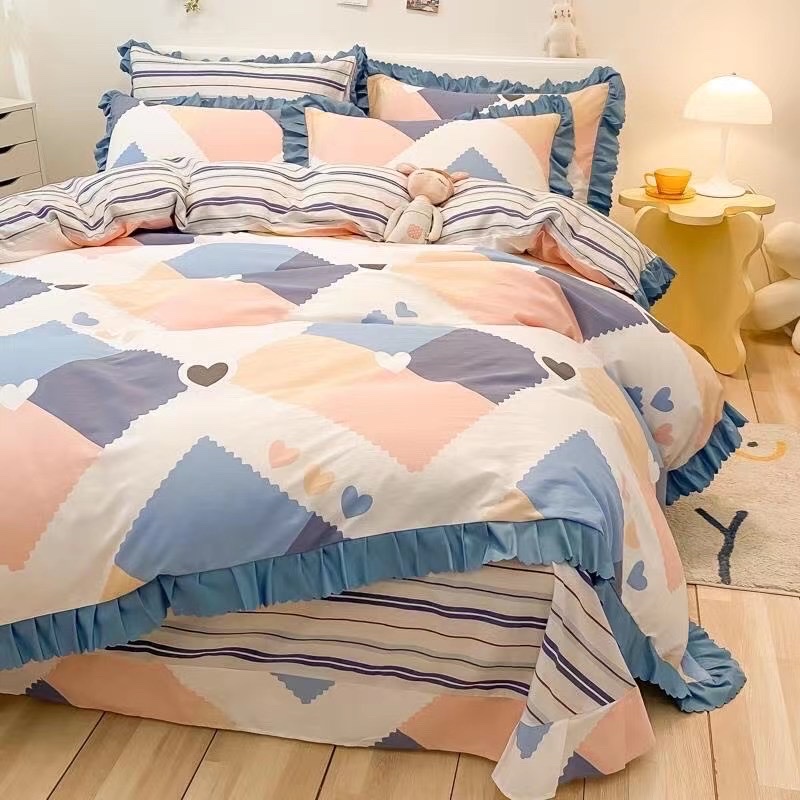 Four pieces of bed sheets and duvet covers from the country style series details Picture