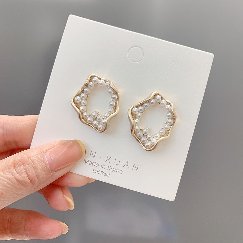 Geometric New Trend Pearl Earrings Female Network Red Temperament Advanced Sense Earrings details Picture