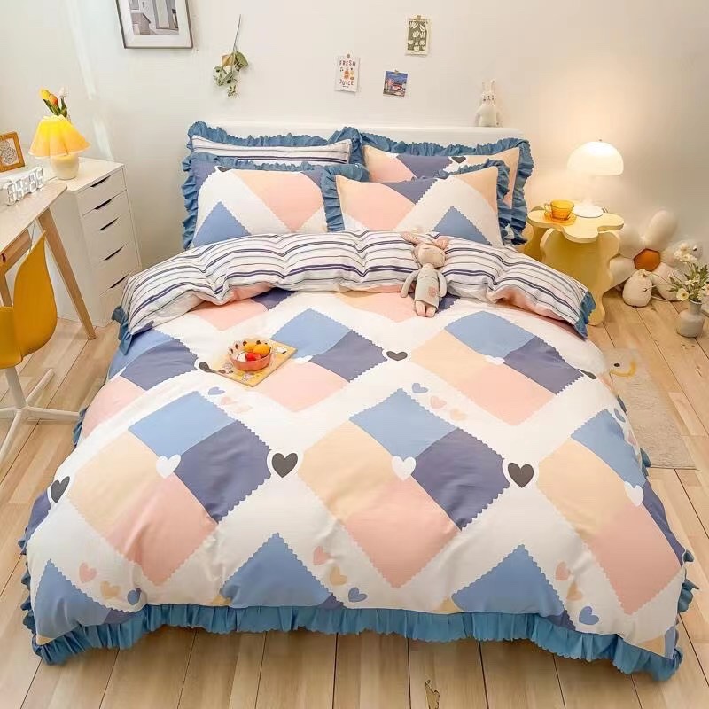 Four pieces of bed sheets and duvet covers from the country style series