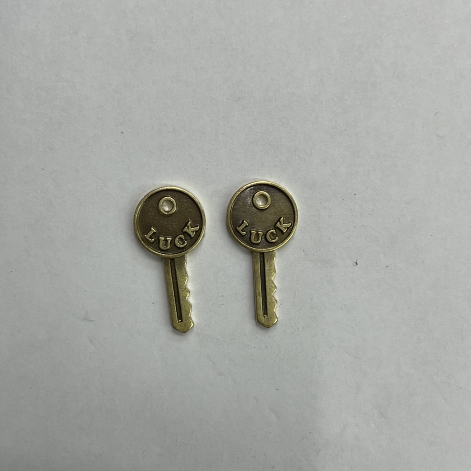 Otong jewelry EZ00269 key hole drop oil letter jewelry accessories