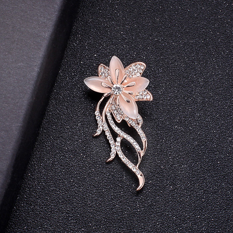 Brooch 4