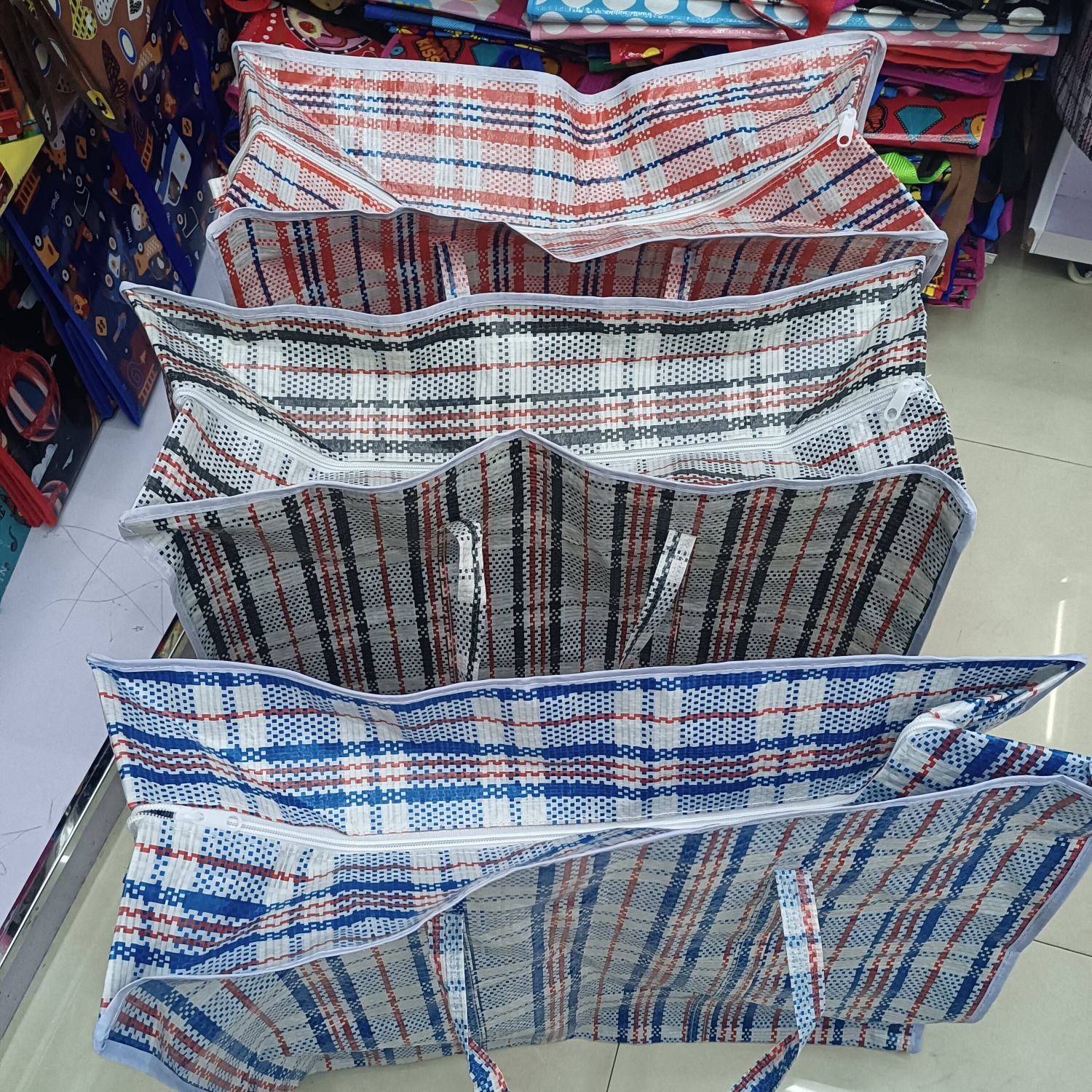 Non-woven bags, woven bags, storage bags, luggage bags, moving bags, cartoon bags, eco-friendly bags, cotton quilt bags, three bags in red, white and blue, 50*45*20