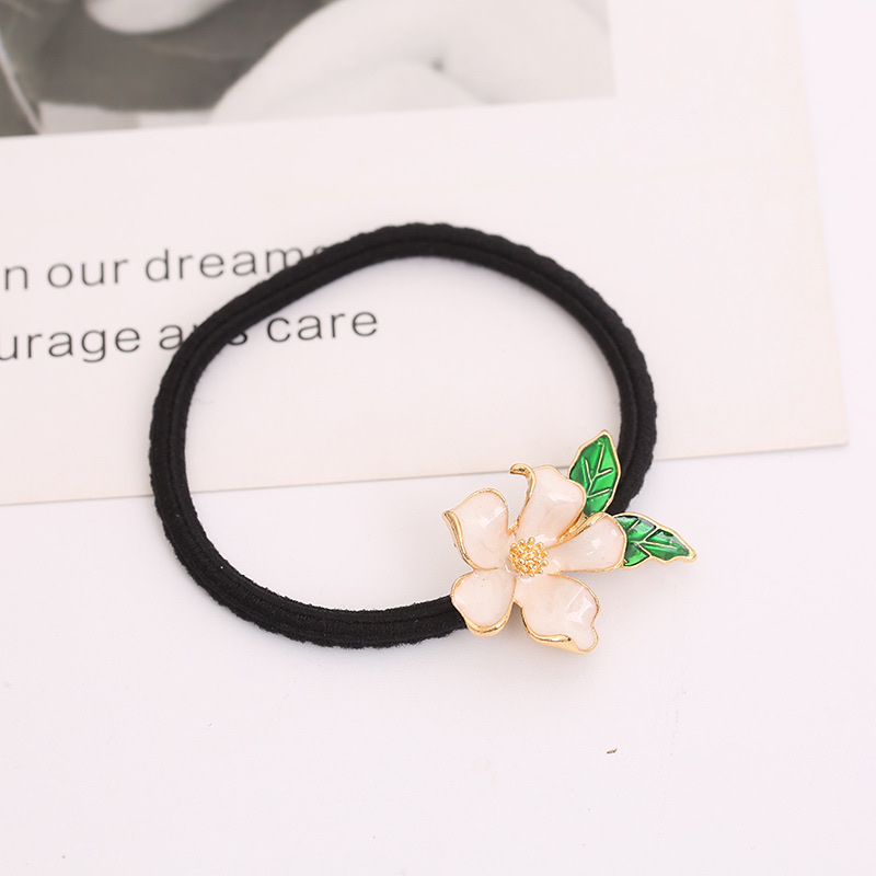 Japonés y coreano chic y elegante aro de pelo blanco con flor de pera adornos de cabello de cuerda adornos de cabello de banda de cuero clips de borde clips de flequillo al por mayor Specification image