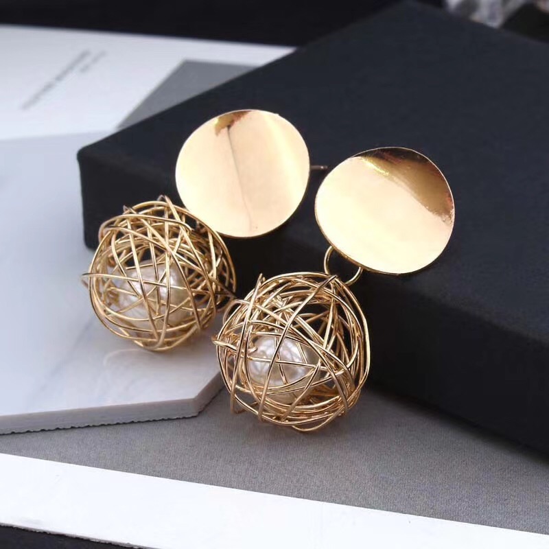 New Pearl Earrings Female Network Red Temperament High-Grade Earrings Application Scenario