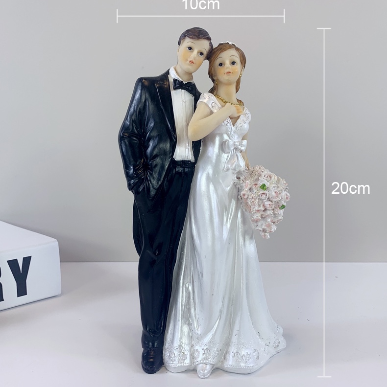 跨境欧式婚礼摆件树脂工艺品新郎新娘蛋糕装饰品人偶情侣婚庆礼品