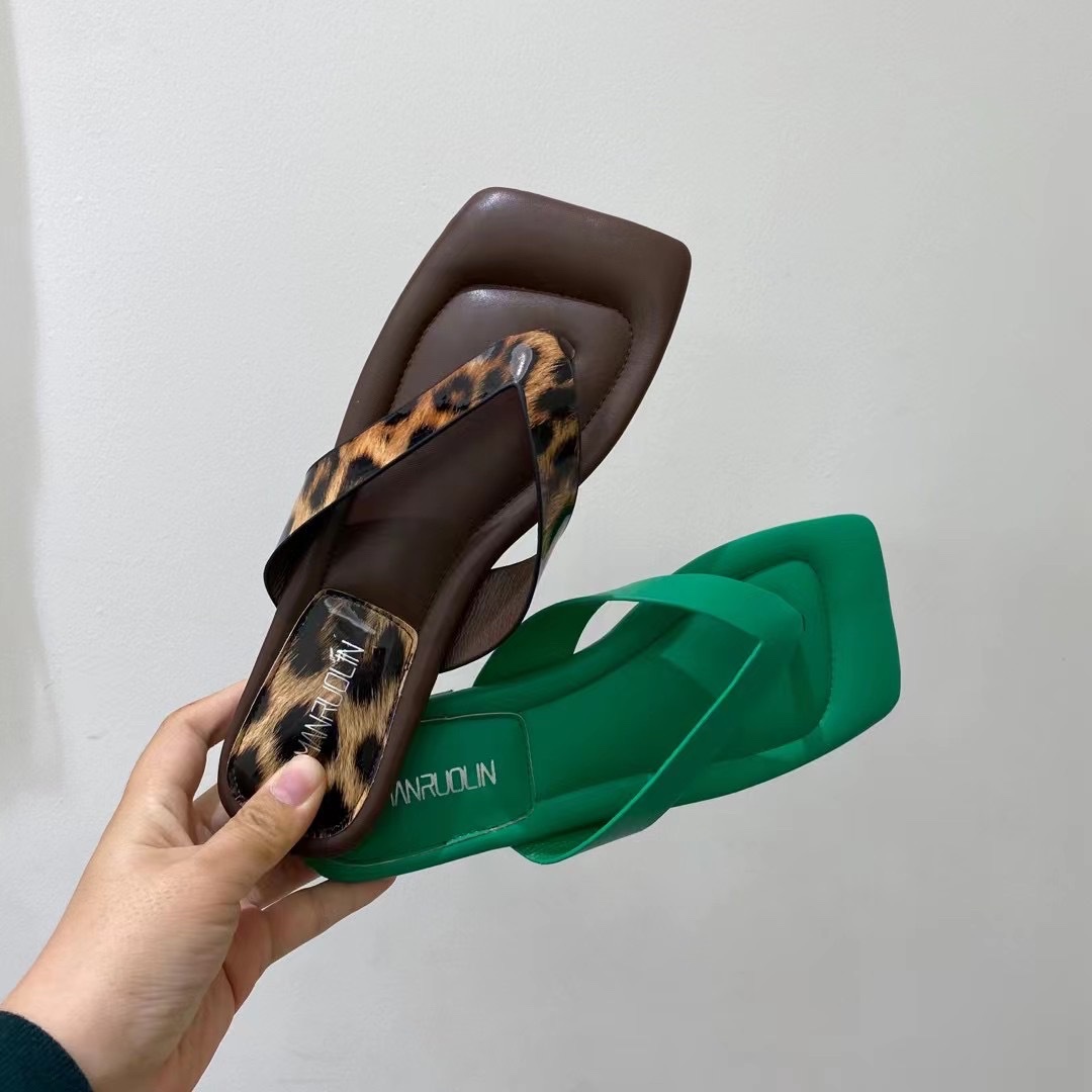 夹脚人字拖平底女拖鞋，室外方头时尚新款女凉拖鞋详情图5