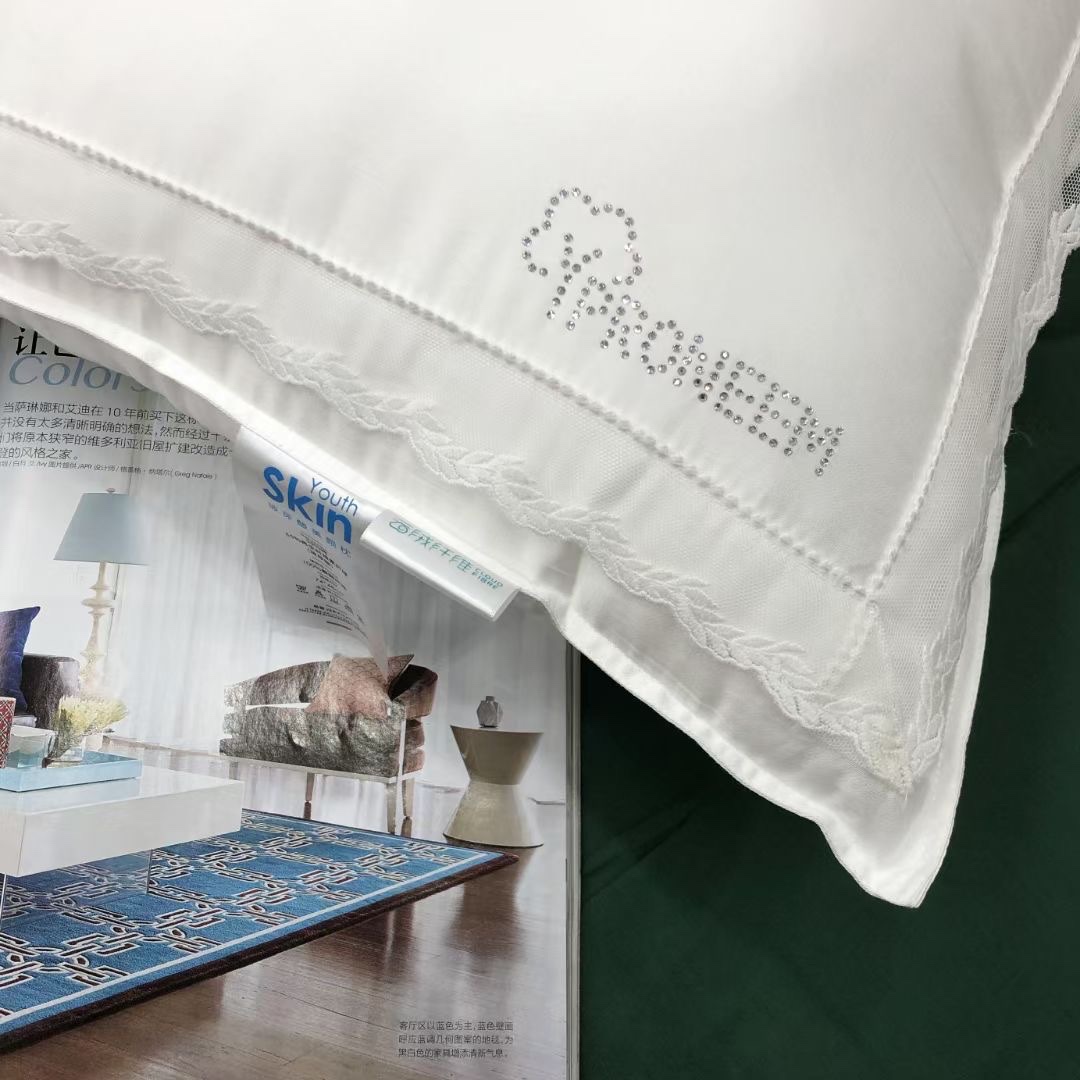Hyaluronic acid beauty pillow, bedding, bed sheets and duvet covers, four pieces Application Scenario