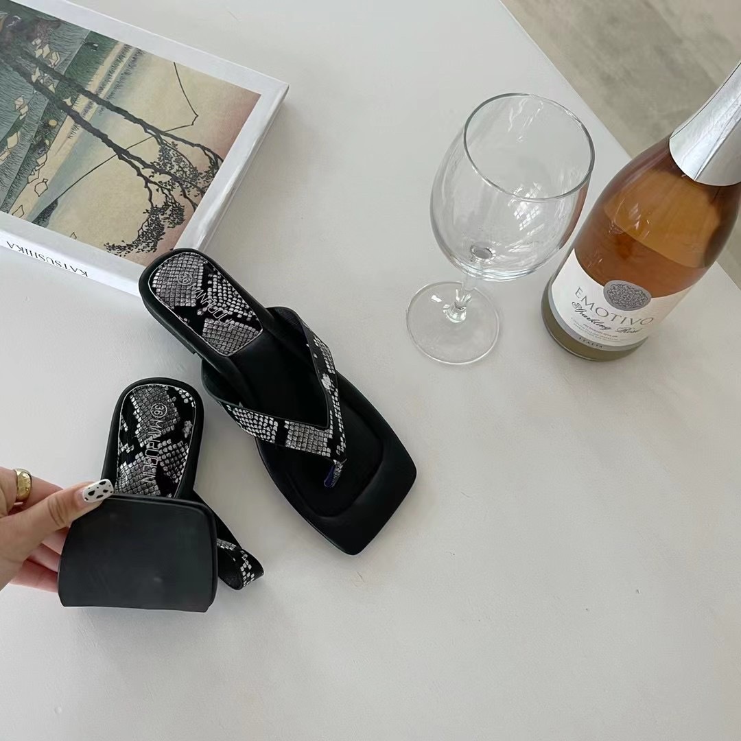 女式凉拖实物图