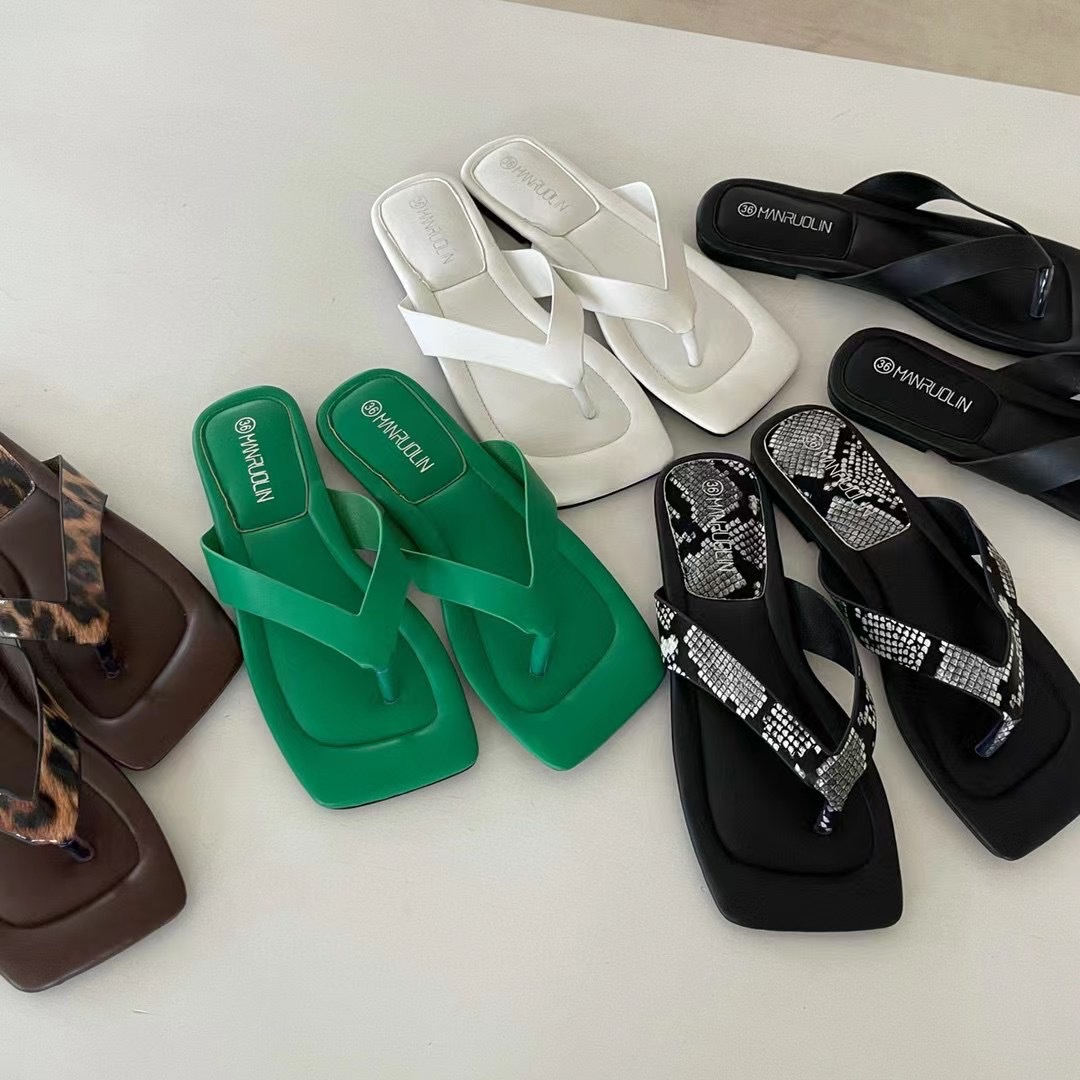 夹脚人字拖平底女拖鞋，室外方头时尚新款女凉拖鞋详情图2